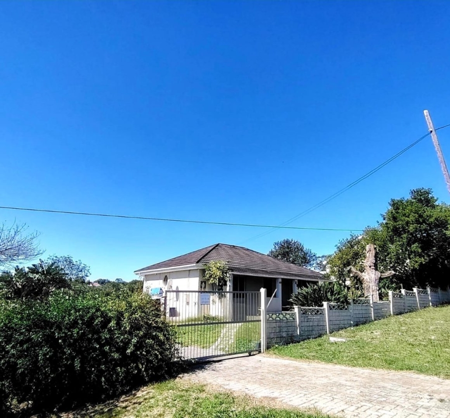 3 Bedroom Property for Sale in Summerpride Eastern Cape